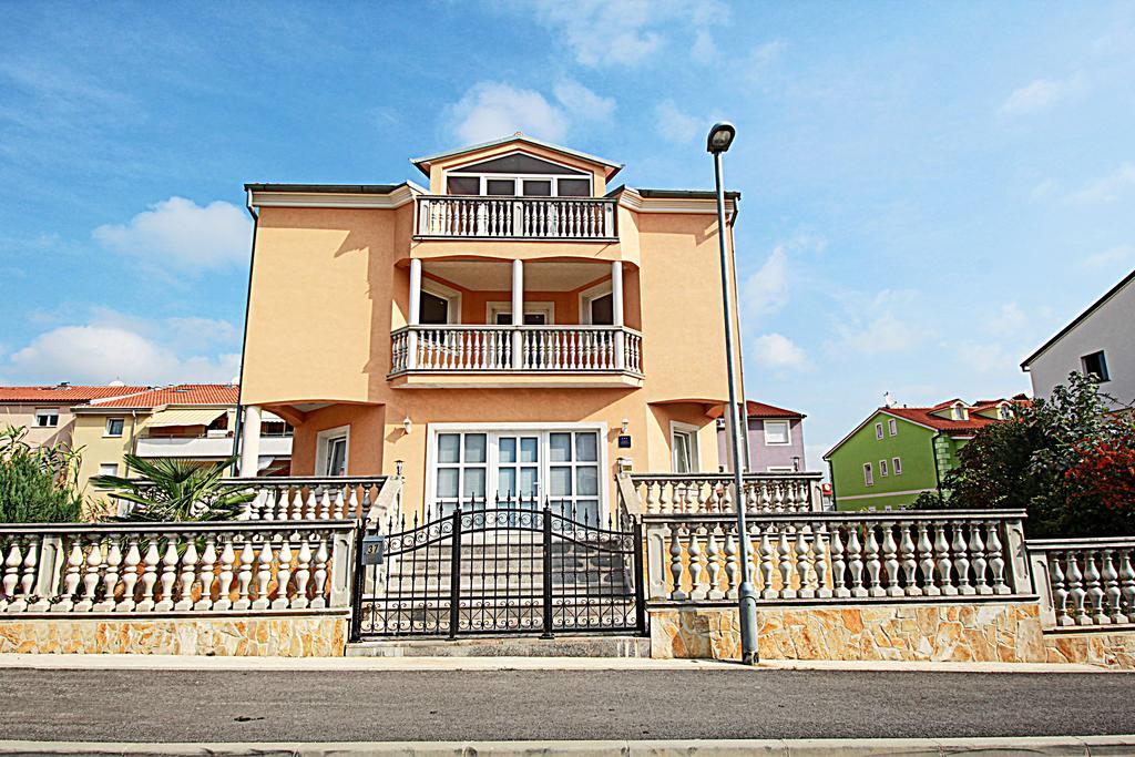 Apartment Vukadin プーラ エクステリア 写真